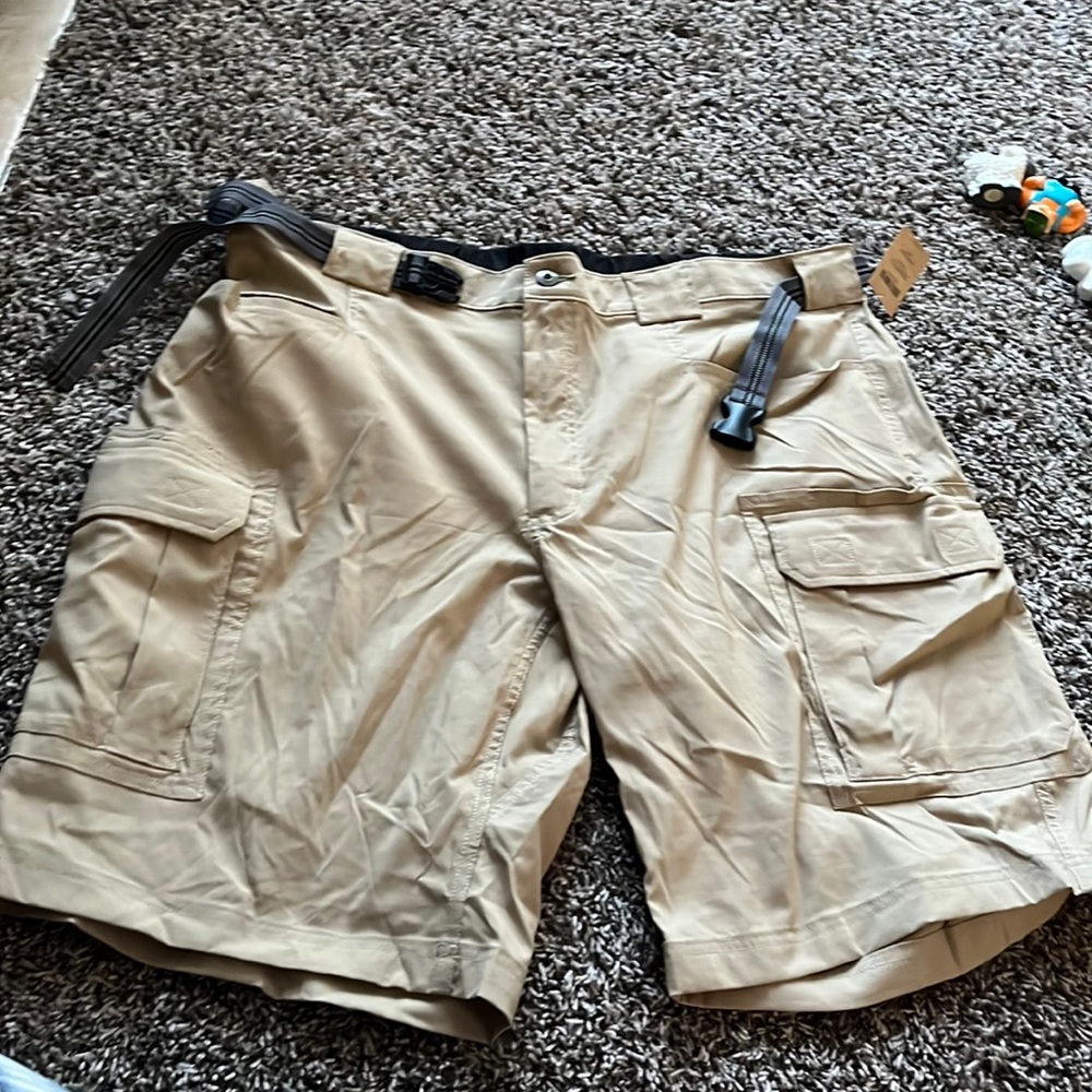 Men’s BRAND NEW duluth flex dry on the fly 11” cargo shorts 2XL never worn